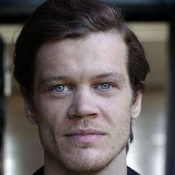 傑米·保羅 - 黯黑黎明演員 飾演Hopper