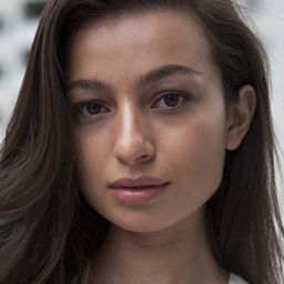 Sana Asad 飾演 Katie