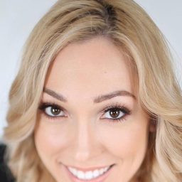 Lily LaBeau 飾演 