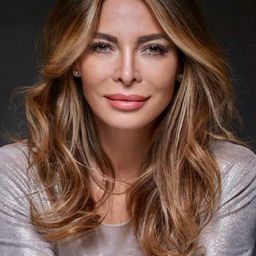 Mira Tzur 飾演 Brooke