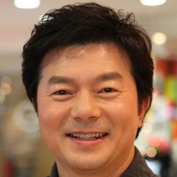 Lee Young-beom - 危險的見面禮演員 飾演Manager Park Nam-jeong