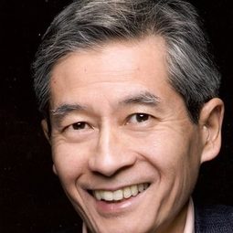 Glenn Kubota 飾演 Mr. Charlies