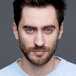 Dmitry Chebotarev 飾演 Security Chief