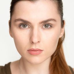 Nicolette McKeown 飾演 Abigail Myres