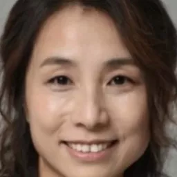 Shin Mi-yeong 飾演 Cosmetic Shop Owner