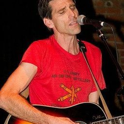 Wes Cunningham 飾演 Thomas