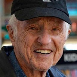 Haskell Wexler 飾演 Self