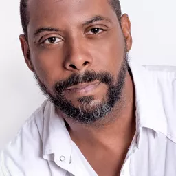 André Ramiro 飾演 Marco