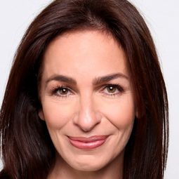 莎莉·西菲奧迪 飾演 Clawdeen / Cleo De Nile (voice)