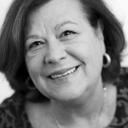 Ana Frau 飾演 Angustias