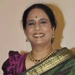 Shubhangi Gokhale 飾演 