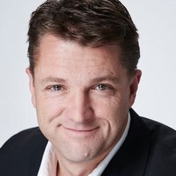 Tom Fairfoot 飾演 Lt. Smalls