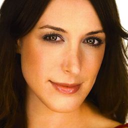 Natalie Gold 飾演 Jill