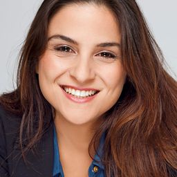 Dikla Hadar 飾演 Ahuva