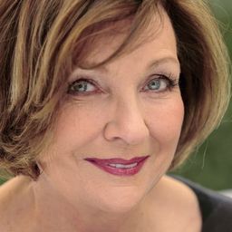 Gila von Weitershausen 飾演 Katharina