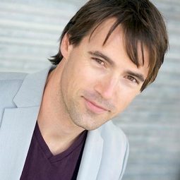 Peyton Lee 飾演 Ben Roberts