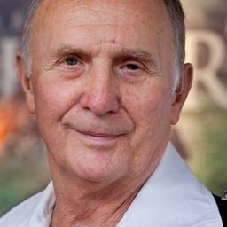 John Murtagh 飾演 Teacher