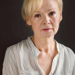 伊娃·文塞爾 飾演 Nina's mother