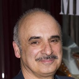 Peter Polycarpou 飾演 Michael Hoffman