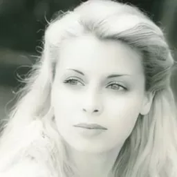 Sara Cosmi 飾演 Cinzia