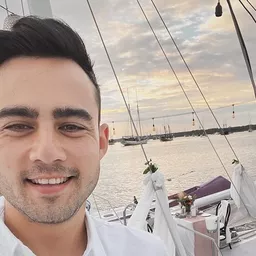 印德拉·布羅托拉瑞斯 飾演 Andri