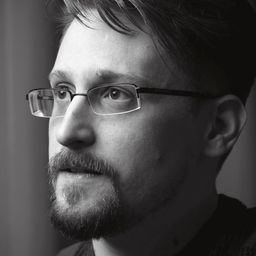 Edward Snowden 飾演 Self