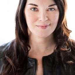 Bonnie Riley 飾演 Mikelina (voice)