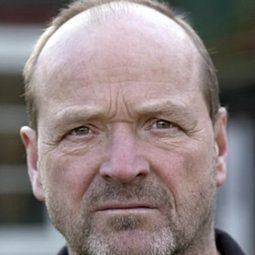 Holger Mahlich 飾演 Verteidiger