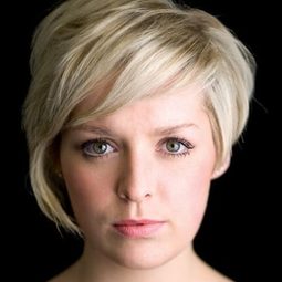 Rachal Olivant 飾演 Amy