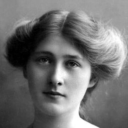 Phyllis Dare 飾演 Mrs. Stretton