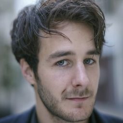 Bertrand Usclat - 女子漢又怎樣演員 飾演Un collègue