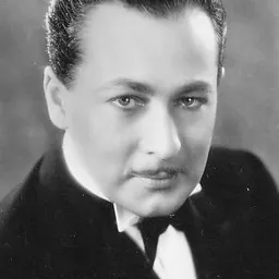 Leslie Perrins 飾演 Bryan Martin