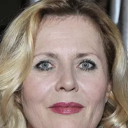 格拉齊娜·薩波羅夫斯卡 飾演 Magda