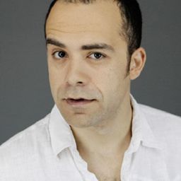 Sarp Aydınoğlu - 遺產歸我管演員 飾演Jandarma Komutanı