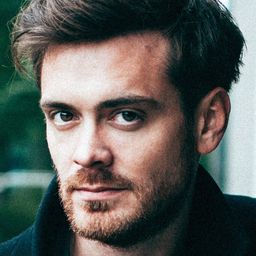 塞巴斯蒂安·菲斯朵夫 飾演 Konstantin