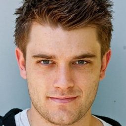 蔡斯·威廉森 - 火花演員 飾演Ian Sparks