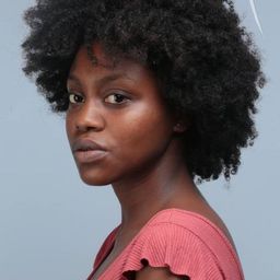 Betiza Bistmark Calderón 飾演 Emani Dune