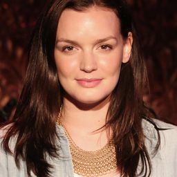 珍妮弗·達米安諾 飾演 Tracy