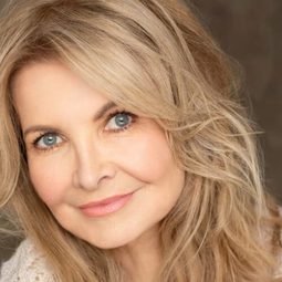 Christine Cattell - 幸運頭紗演員 飾演Sarah