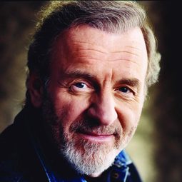 Colm Wilkinson - 孤星淚演員 飾演Bishop