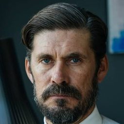 湯米·柯佩拉 飾演 Jussi Ketola