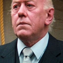 Bob Todd 飾演 District Superintendent