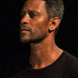 Leno Sacramento - Lower City演員 飾演Rufino