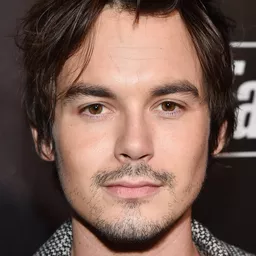 Tyler Blackburn 飾演 Jack