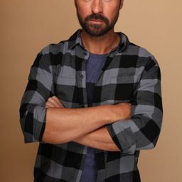 尼爾斯·馮賈斯佛德 飾演 Lloyd