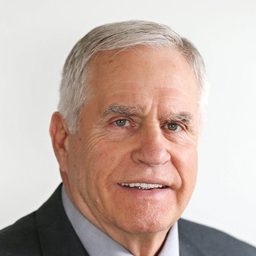 Walter Platz 飾演 Tom Coolidge