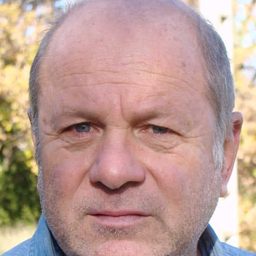 Jacques Bouanich 飾演 Sébastien's Father