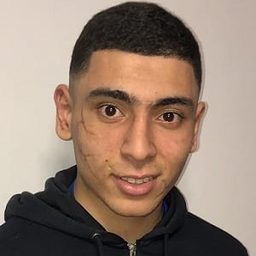 Nassim Bouguezzi 飾演 Kenji