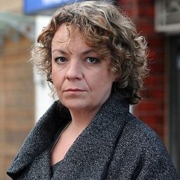 Sophie Stanton 飾演 Joan Grey