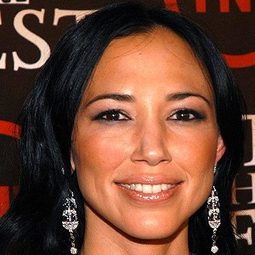 Irene Bedard 飾演 Pocahontas (voice)